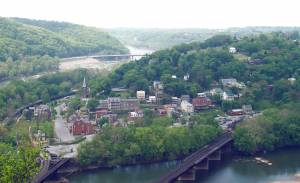 Harpers Ferry set fra Maryland over Potomacfloden