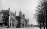 Odenses første stationsbygning ca. 1885 efter ombygning/udvidelse 1883-1885